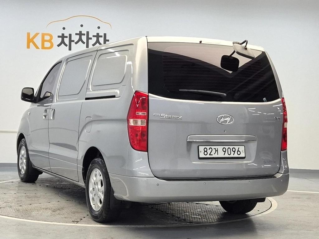 2012 HYUNDAI GRAND STAREX 