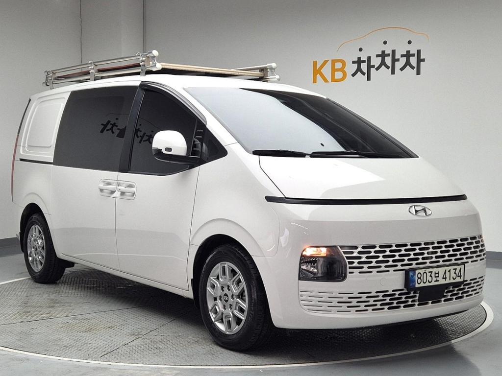 2022 HYUNDAI STARIA 