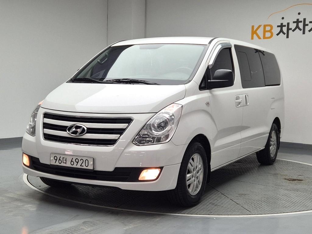 2017 HYUNDAI GRAND STAREX 