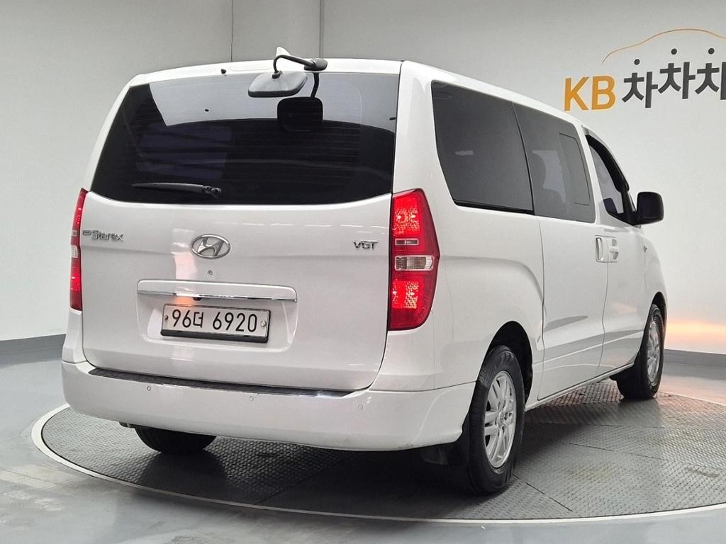 2017 HYUNDAI GRAND STAREX 