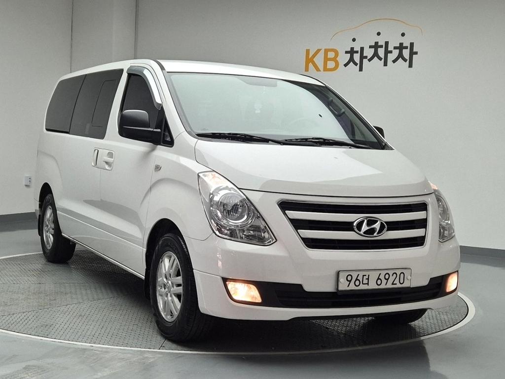 2017 HYUNDAI GRAND STAREX 