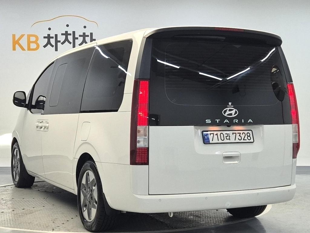 2023 HYUNDAI STARIA 