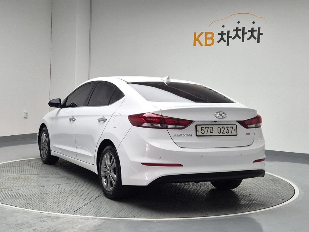 2017 HYUNDAI AVANTE AD 