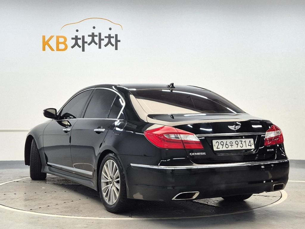 2013 HYUNDAI GENESIS 