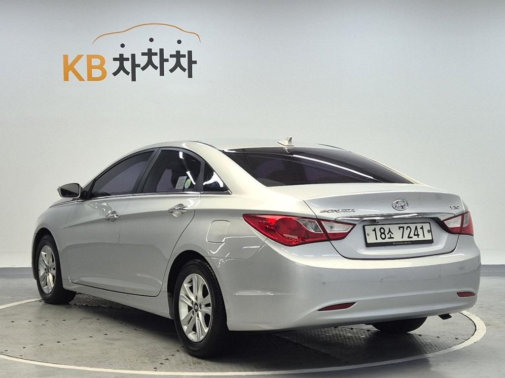2011 HYUNDAI SONATA (YF) 