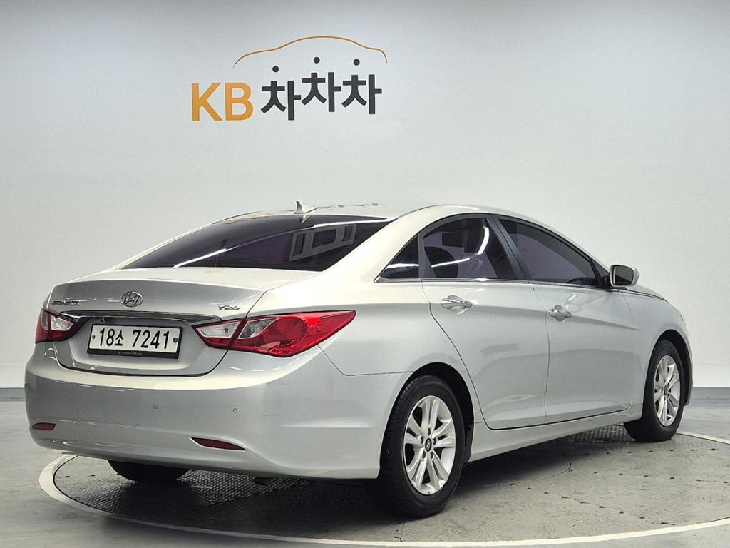 2011 HYUNDAI SONATA (YF) 
