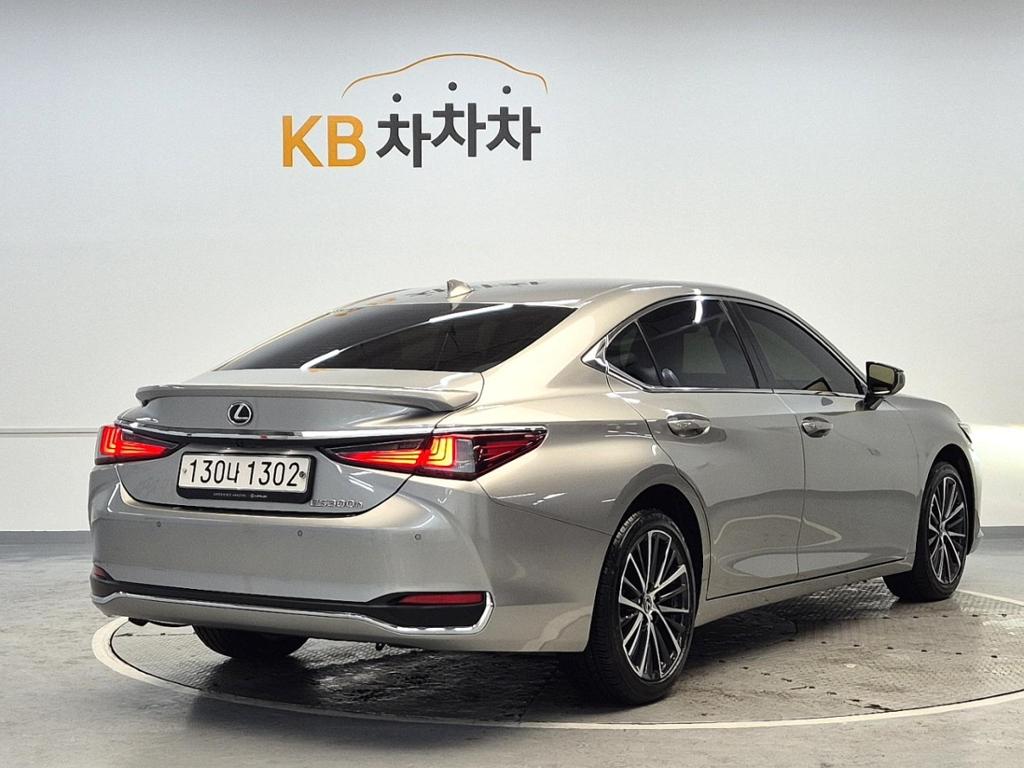 2023 LEXUS ES 