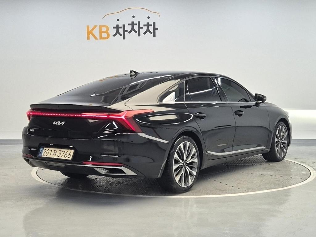2022 KIA K8 