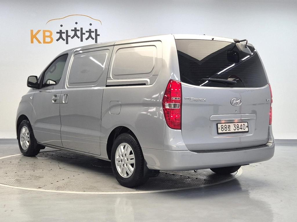 2021 HYUNDAI THE NEW GRAND STAREX 