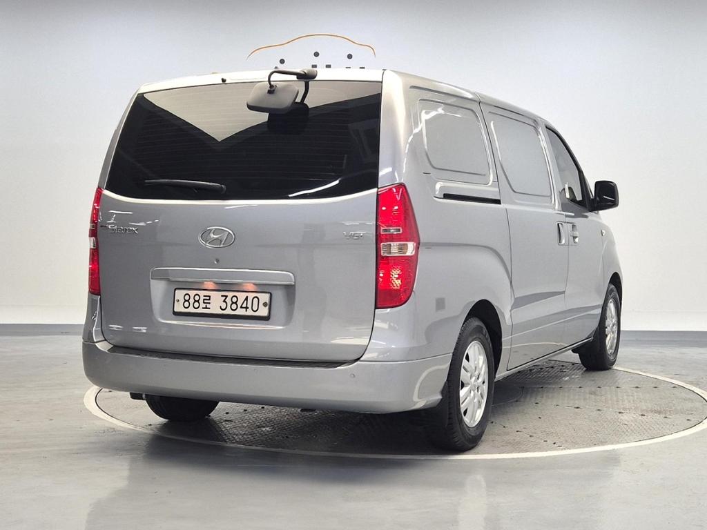 2021 HYUNDAI THE NEW GRAND STAREX 