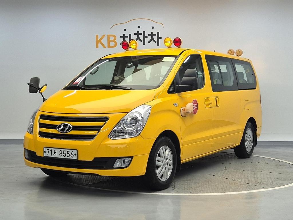 2017 HYUNDAI GRAND STAREX 