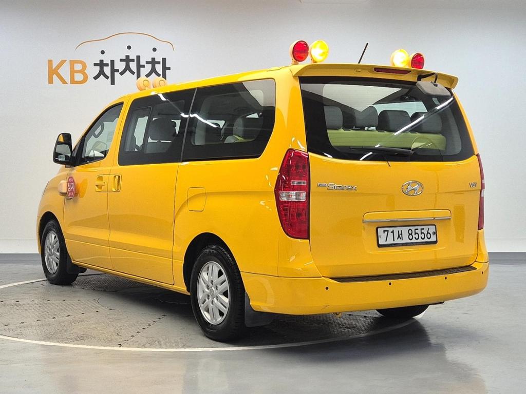 2017 HYUNDAI GRAND STAREX 