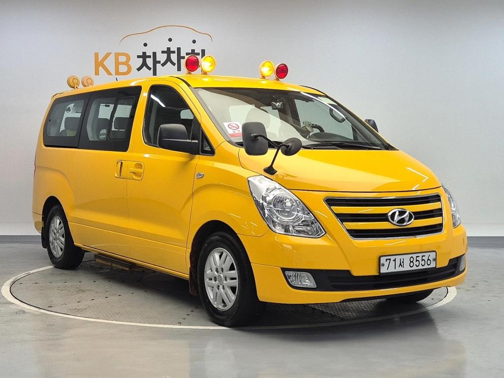 2017 HYUNDAI GRAND STAREX 