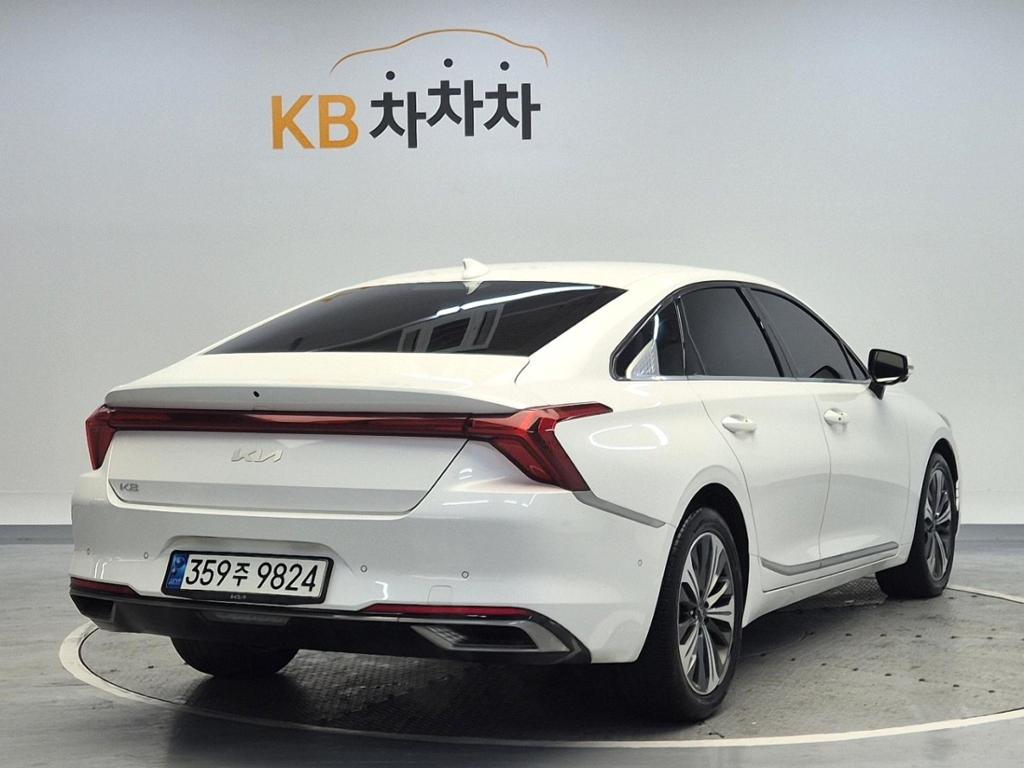 2022 KIA K8 