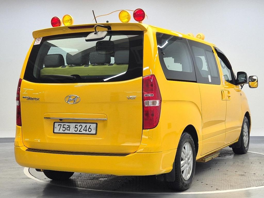 2016 HYUNDAI GRAND STAREX 