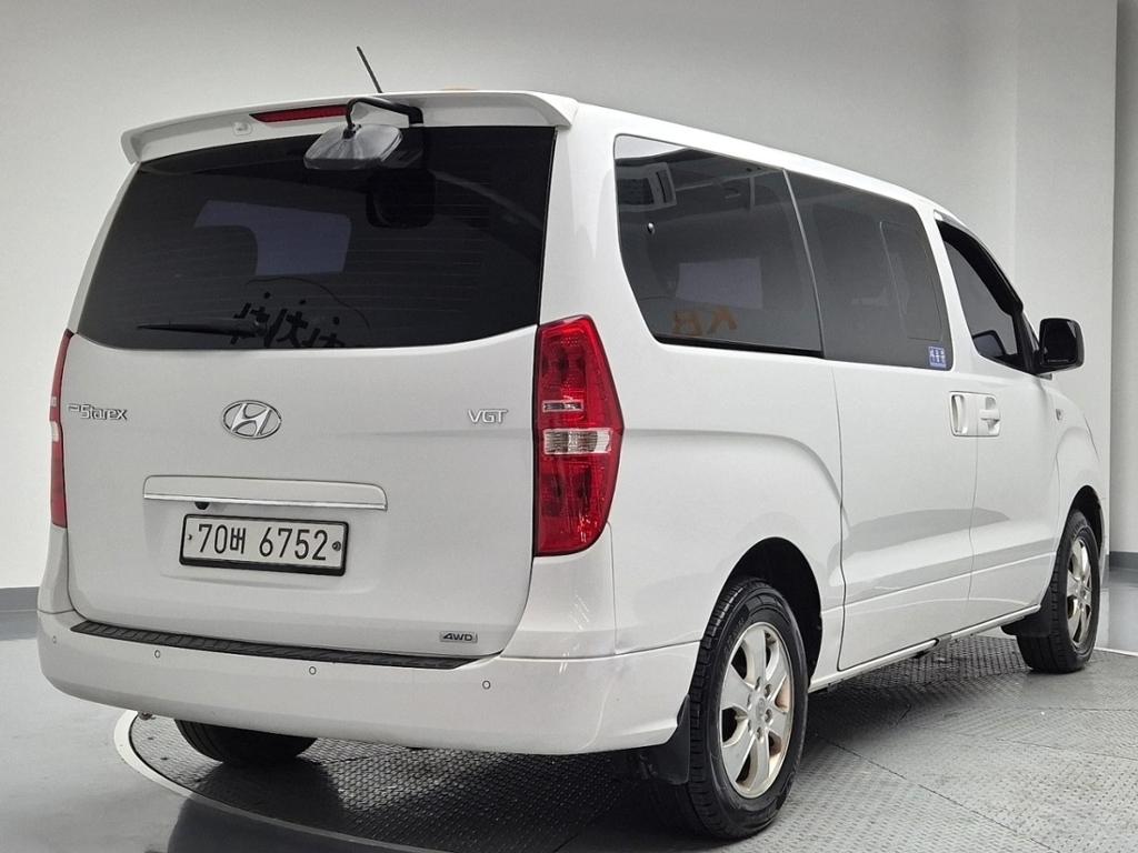 2018 HYUNDAI GRAND STAREX 