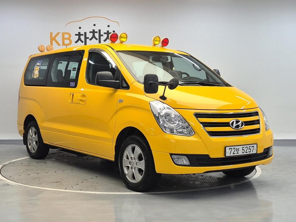 2017 HYUNDAI GRAND STAREX 