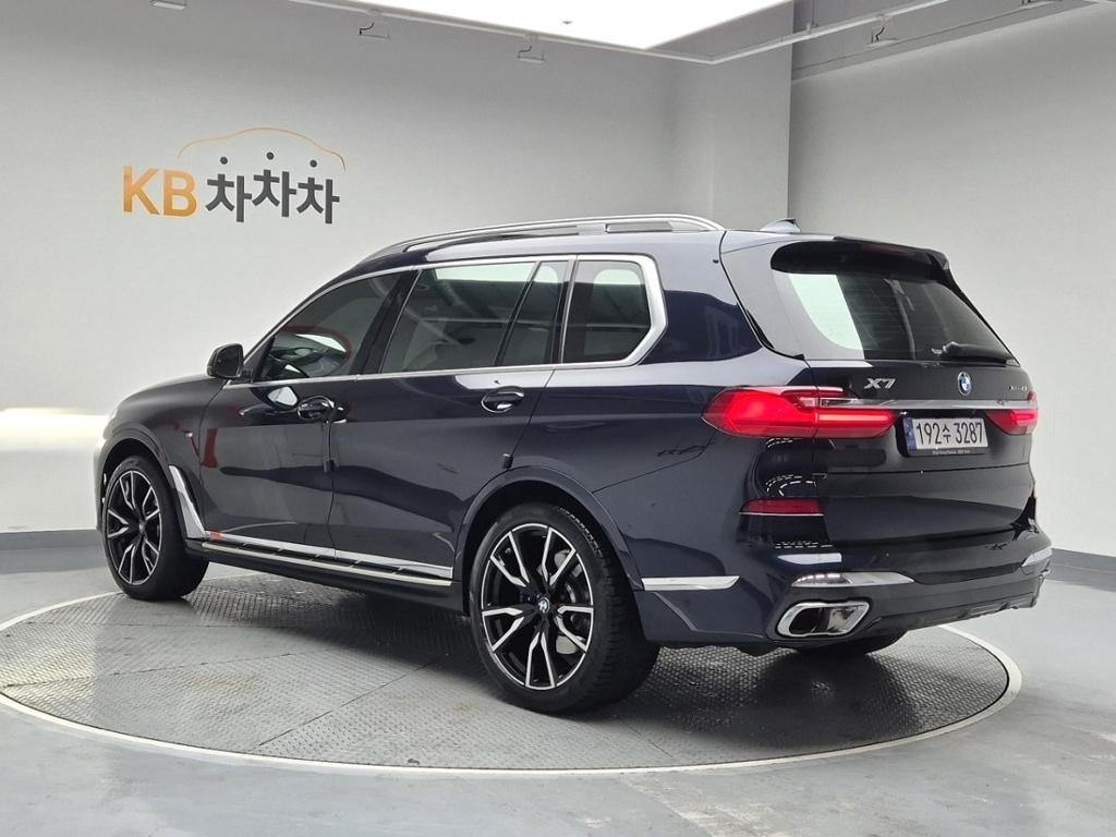 2022 BMW X7 