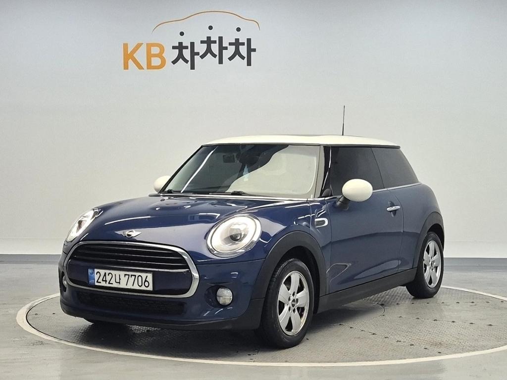 2017 MINI COOPER 