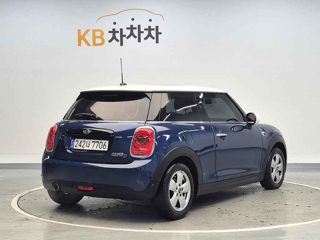 2017 MINI COOPER 