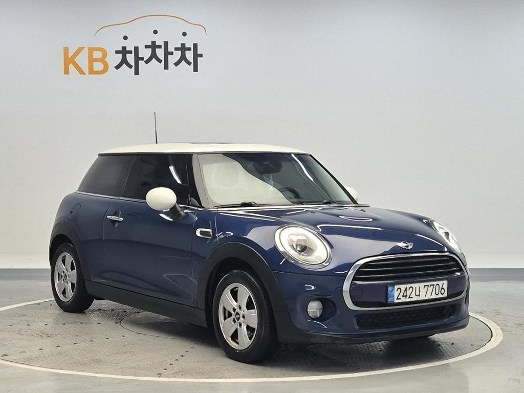 2017 MINI COOPER 