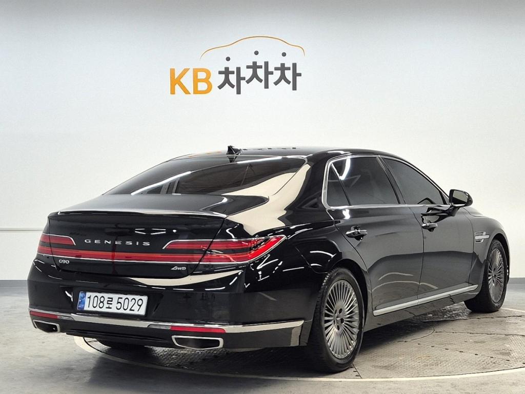 2021 GENESIS G90 
