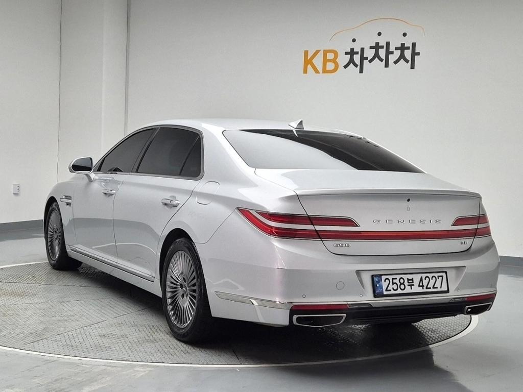 2019 GENESIS G90 