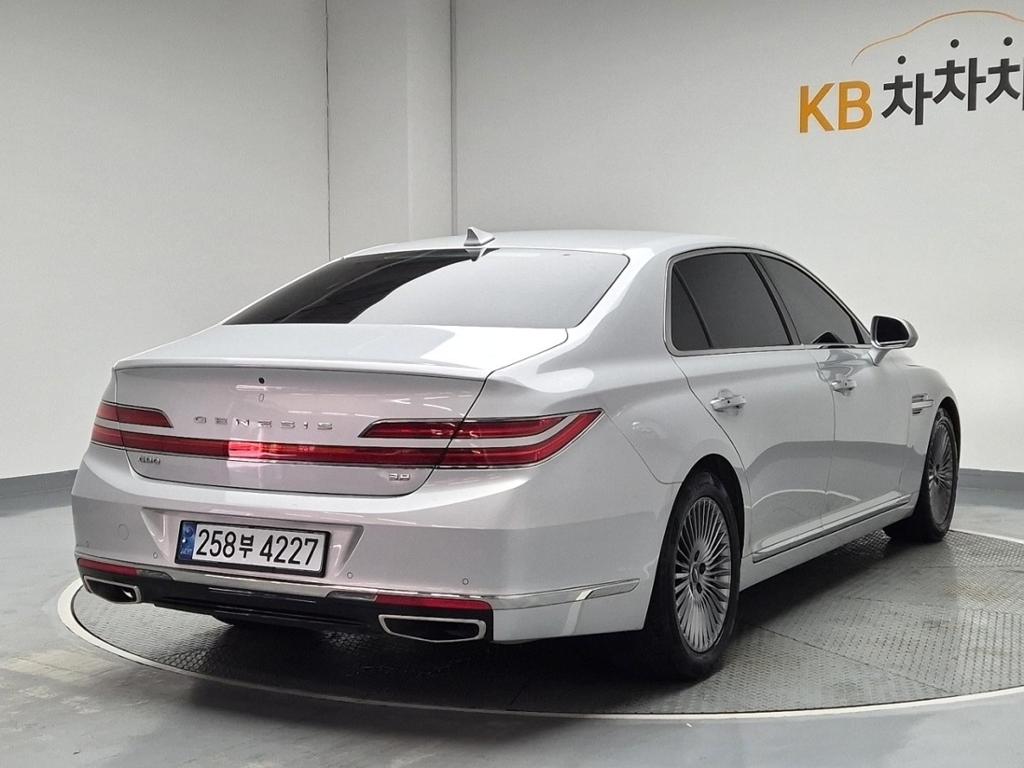 2019 GENESIS G90 