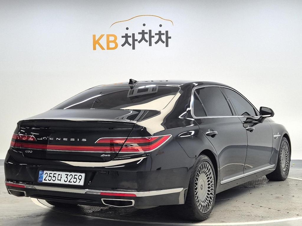 2021 GENESIS G90 