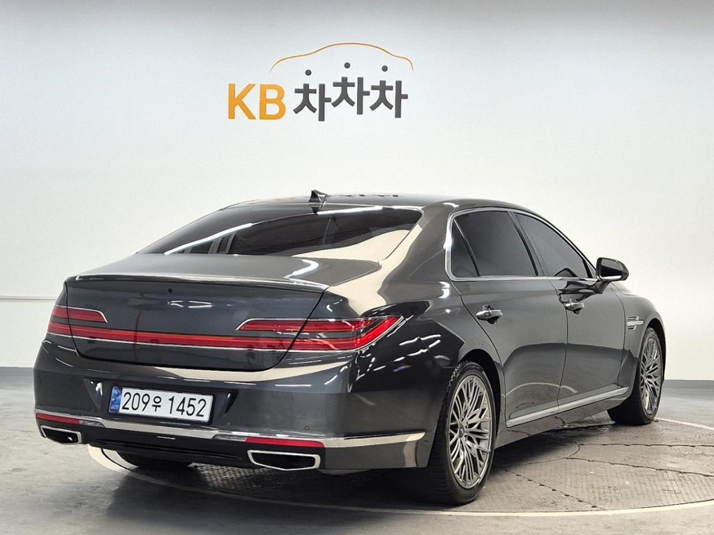 2021 GENESIS G90 