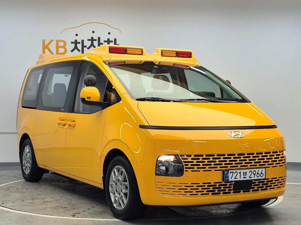 2023 HYUNDAI STARIA 