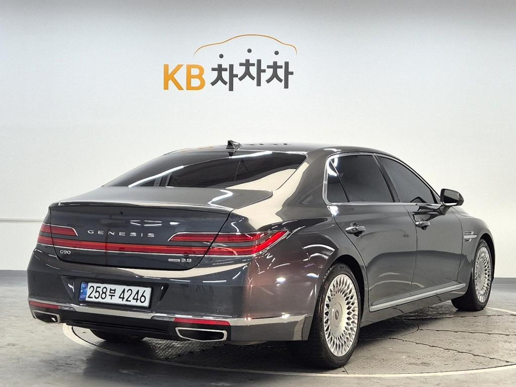 2020 GENESIS G90 