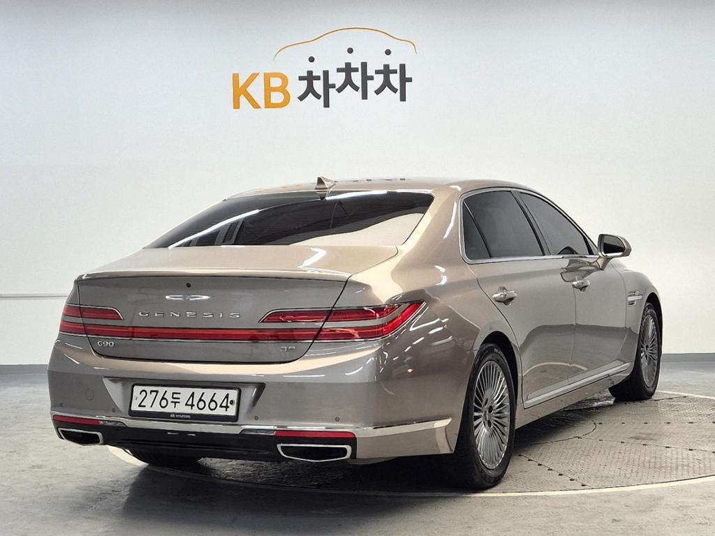 2019 GENESIS G90 