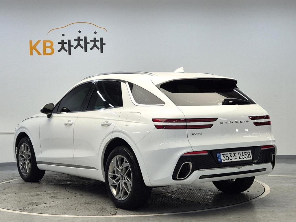 2022 GENESIS GV70 