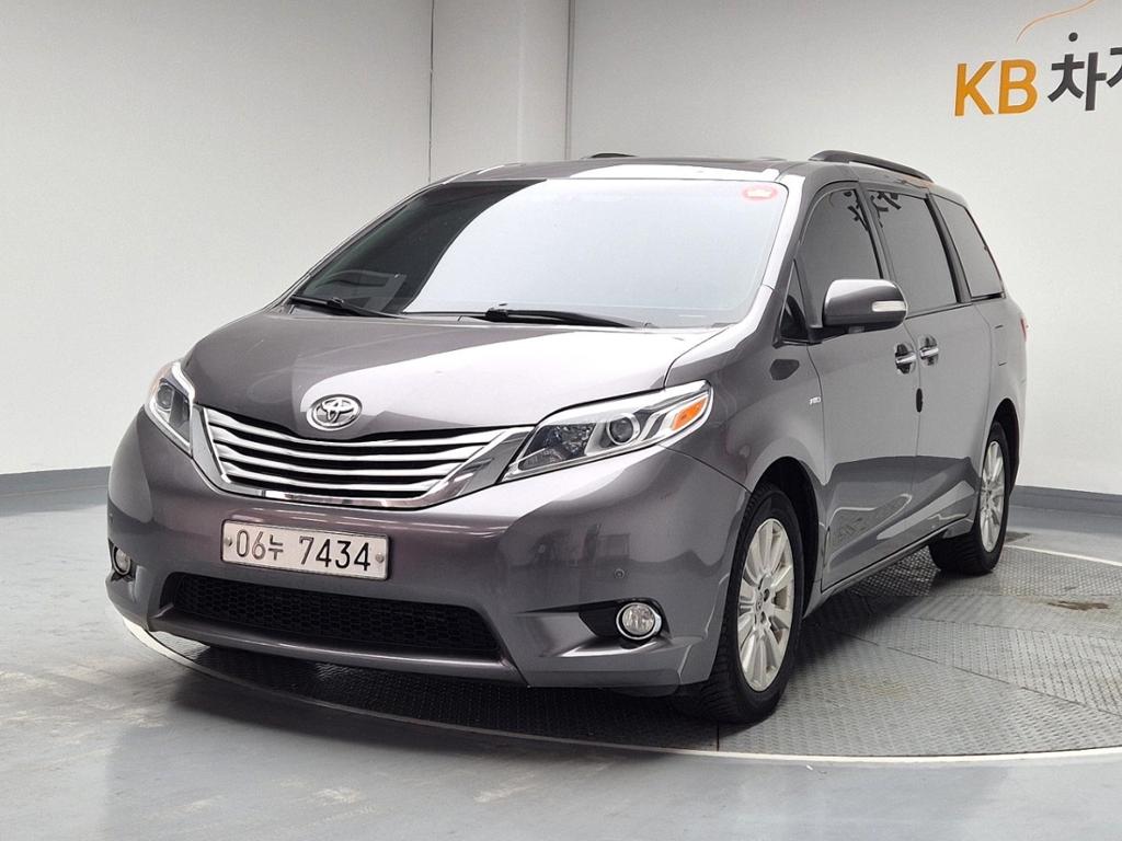 2017 TOYOTA SIENNA 