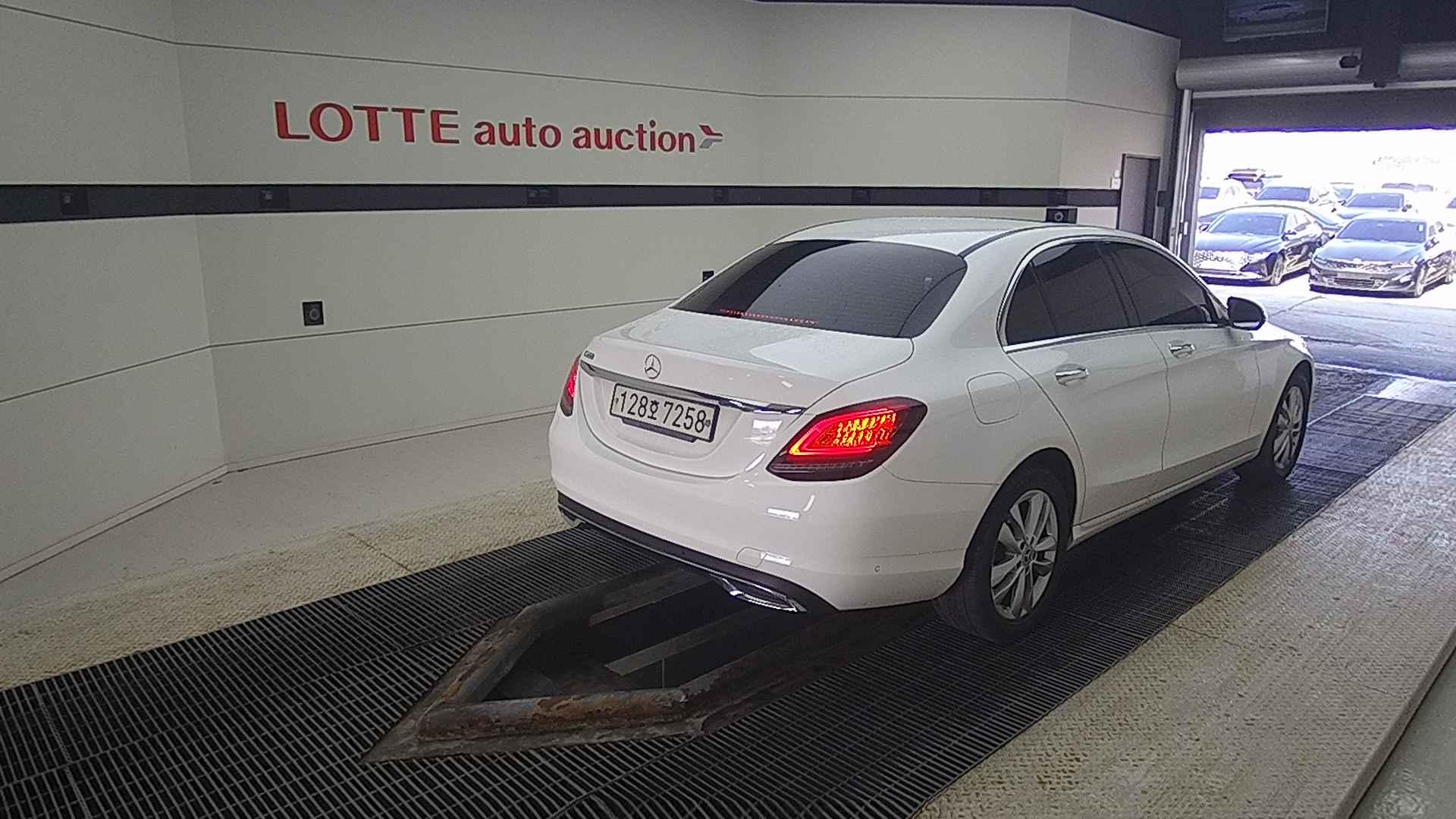 2020 BENZ C CLASS (4Gen) C200Avantgarde