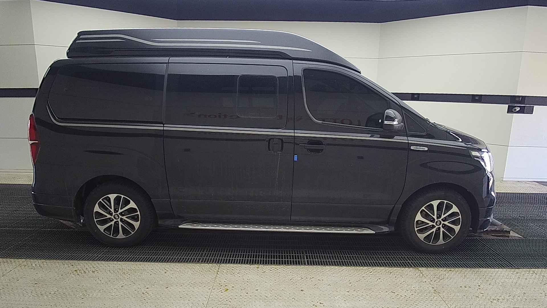 2021 HYUNDAI THE NEW GRAND STAREX Limousine 9seat Exclusive