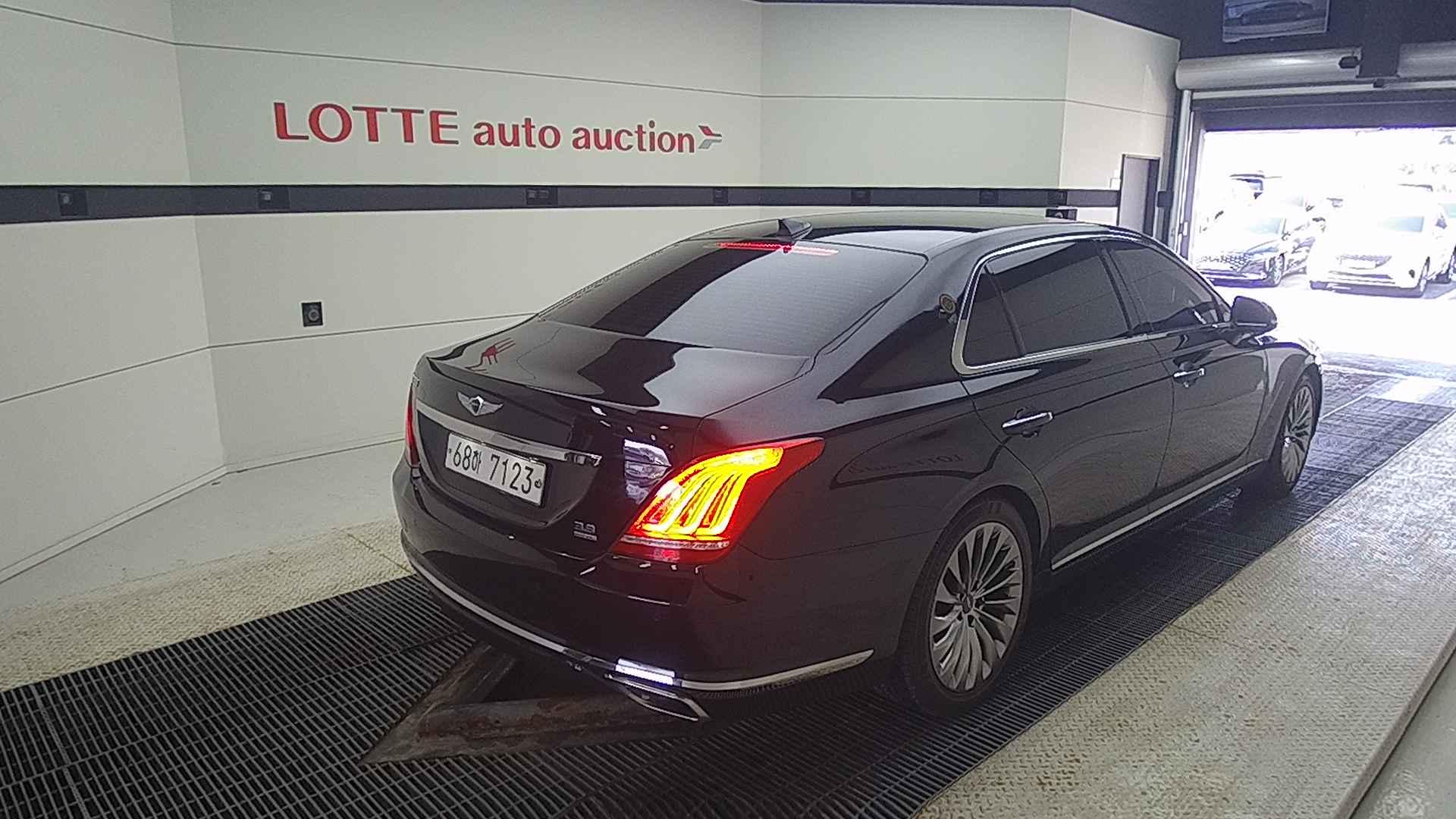 2016 GENESIS EQ900 3.8 GDi AWD Prestige