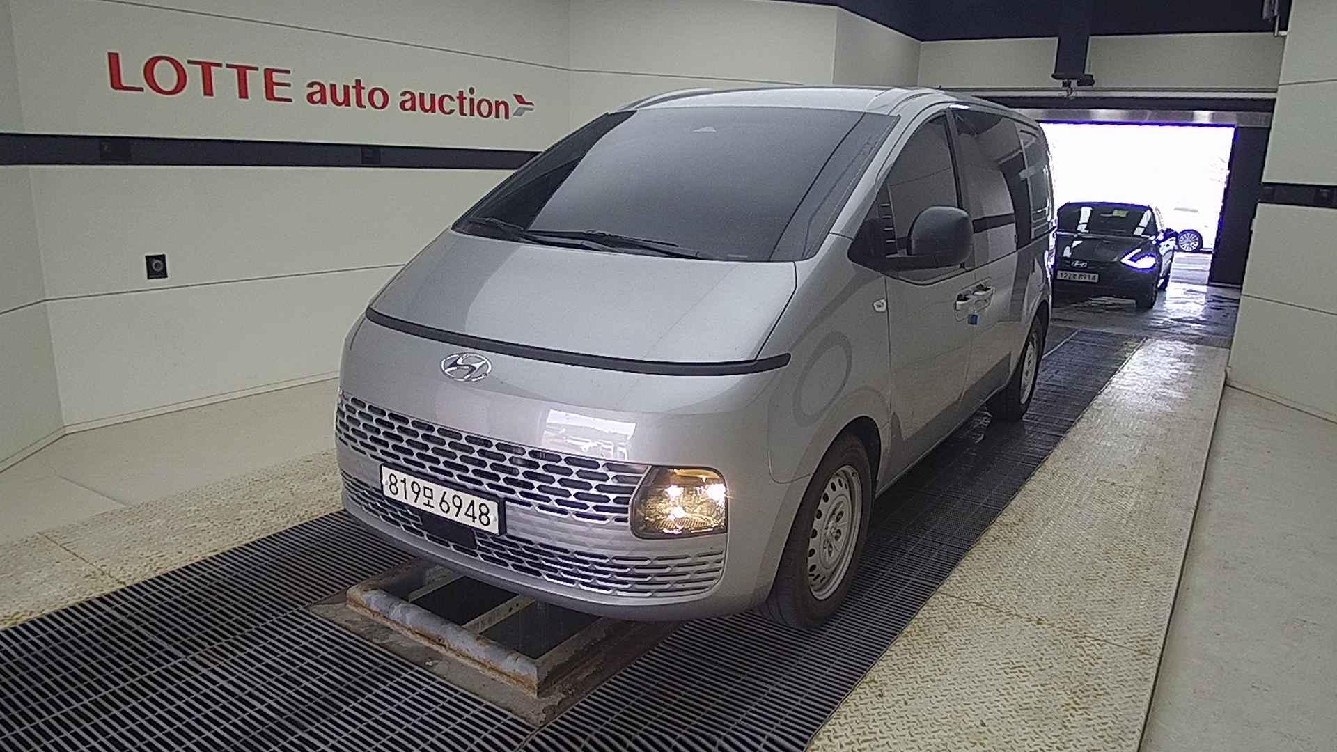 2022 HYUNDAI STARIA 2.2 Diesel Cargo 5seat Smart