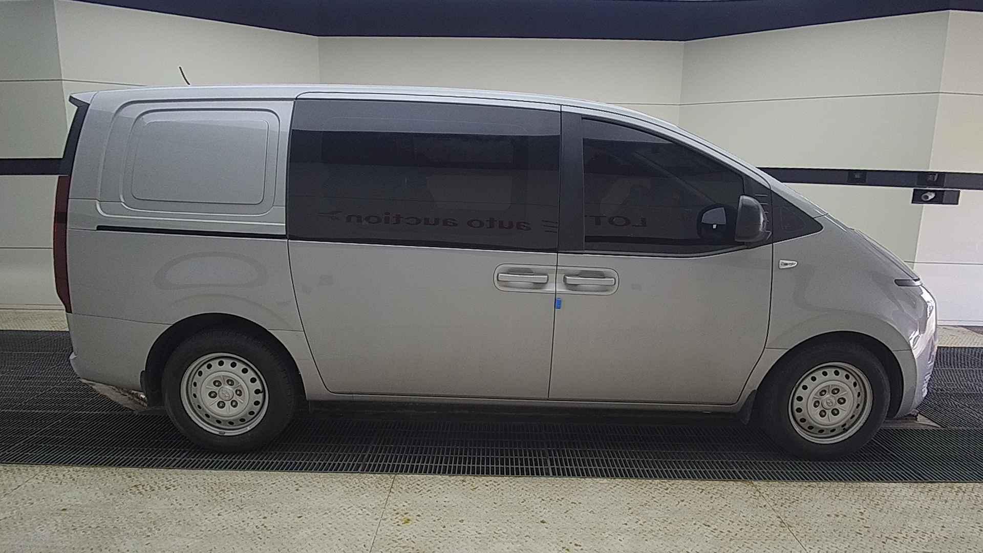 2022 HYUNDAI STARIA 2.2 Diesel Cargo 5seat Smart