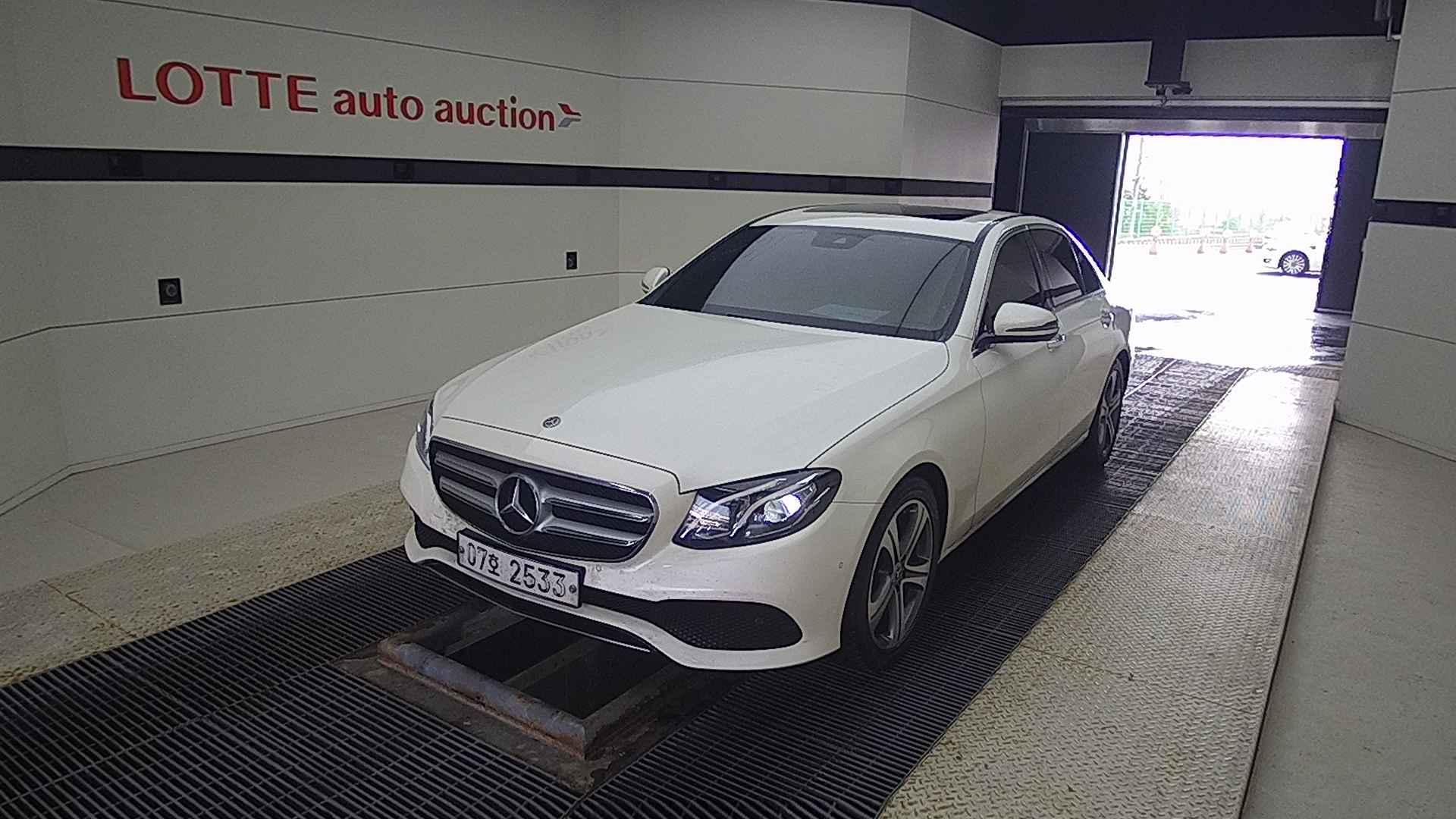 2019 BENZ E CLASS (5Gen) E300Avantgarde