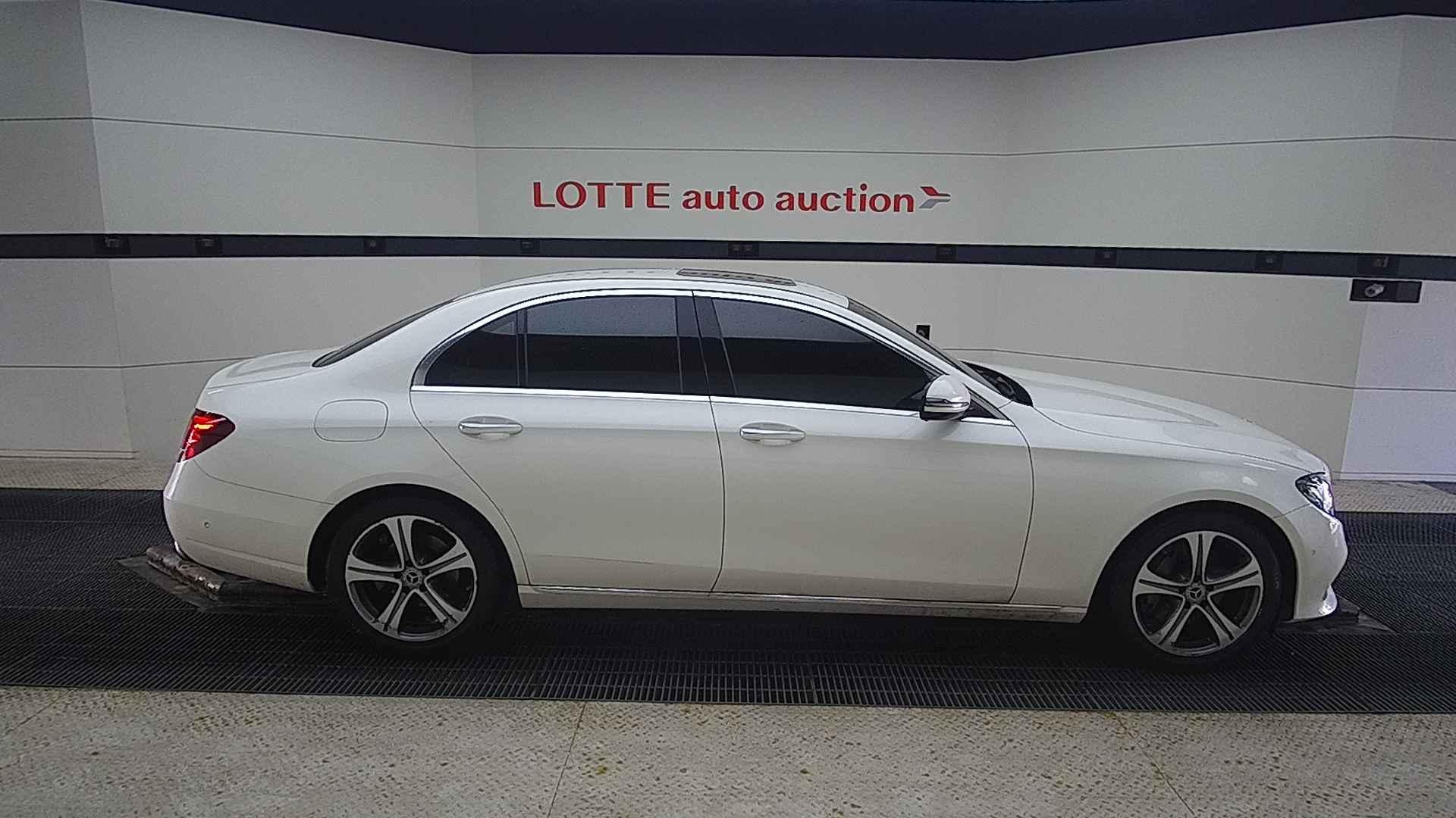 2019 BENZ E CLASS (5Gen) E300Avantgarde