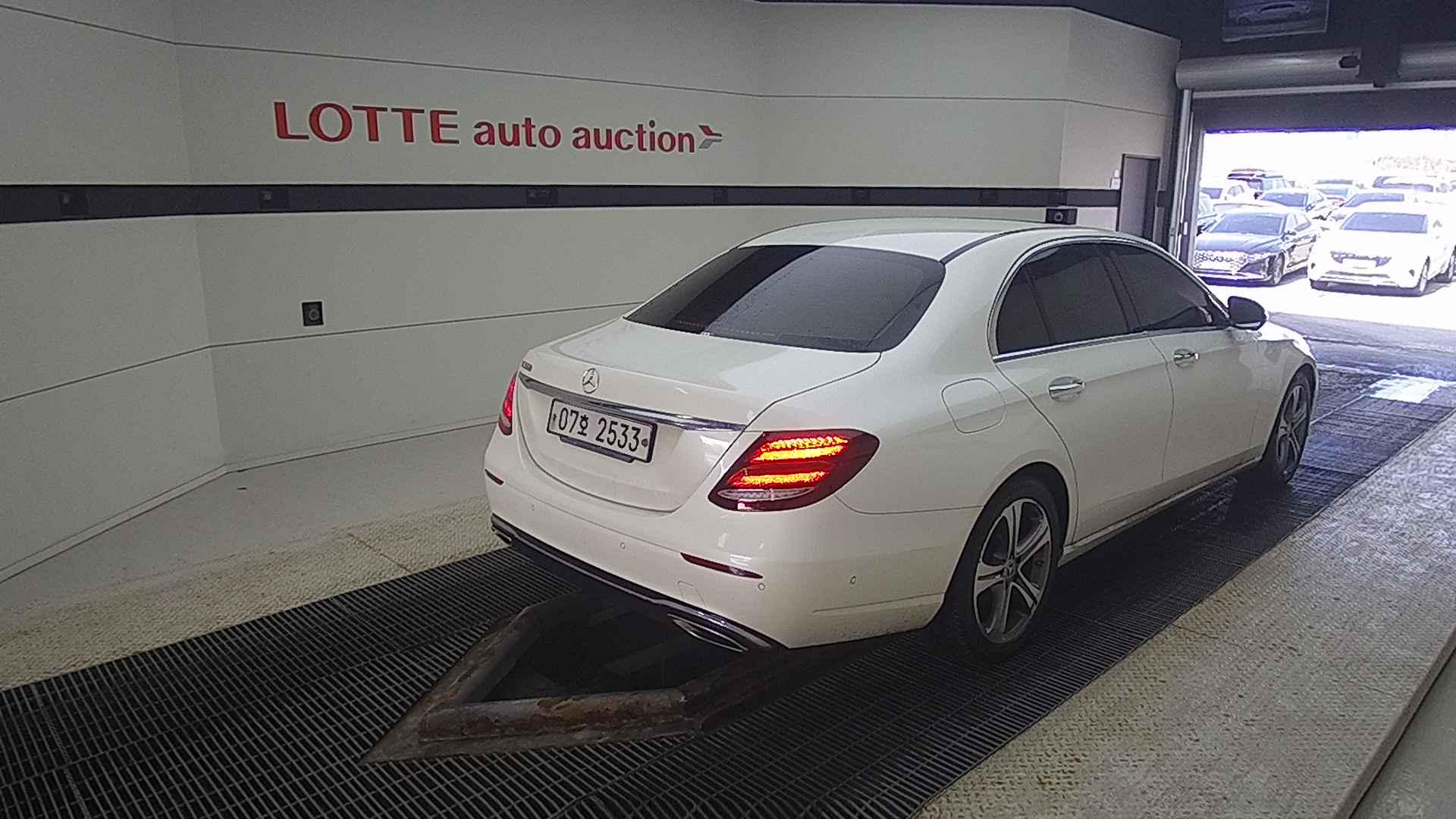 2019 BENZ E CLASS (5Gen) E300Avantgarde