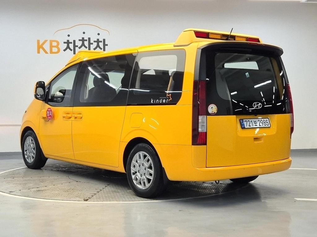 2022 HYUNDAI STARIA 