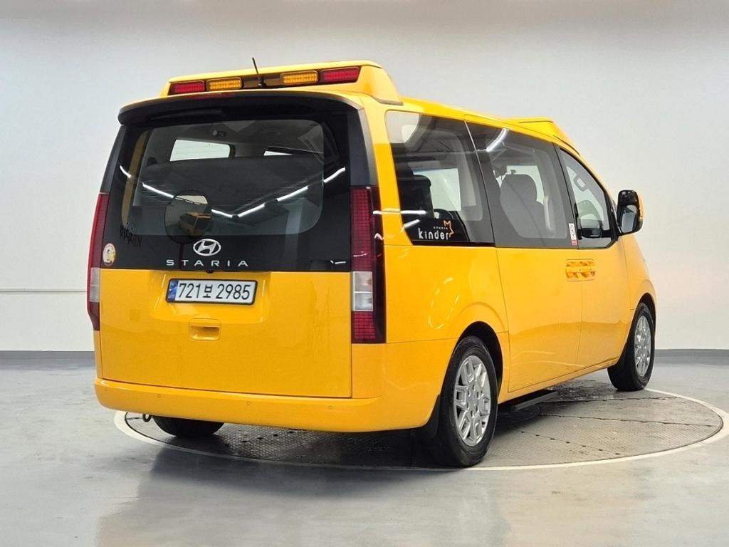 2022 HYUNDAI STARIA 