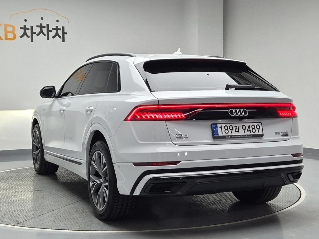 2022 AUDI Q8 