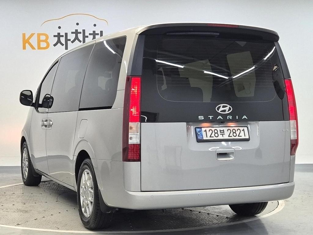 2022 HYUNDAI STARIA 