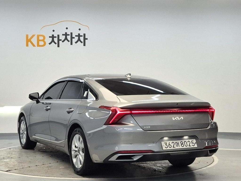 2022 KIA K8 