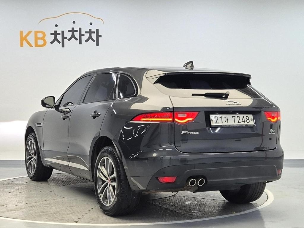 2017 JAGUAR F-PACE 