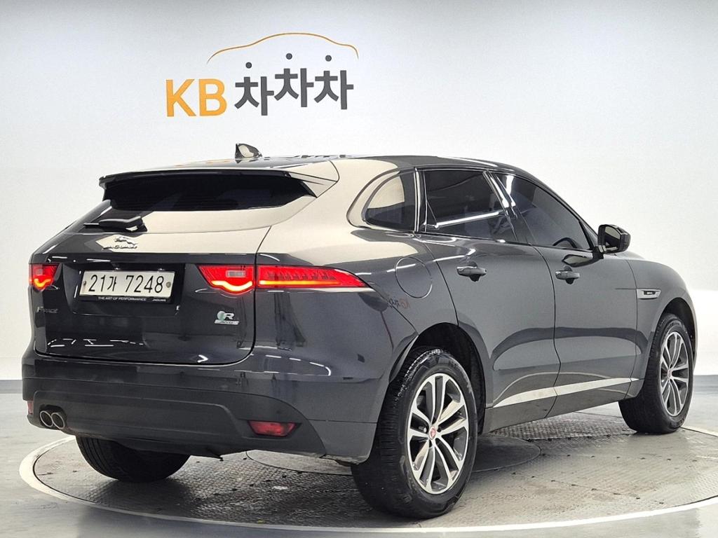 2017 JAGUAR F-PACE 